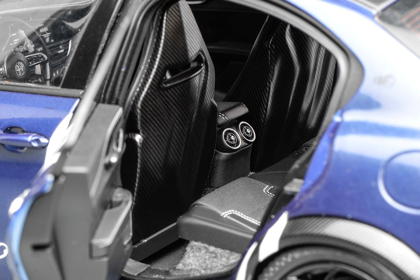 1/18 Motorhelix Alfa Romeo Giulia GTAm GTA M Full Carbon Fiber 999 pcs Diecast Full Open