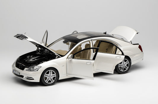 1/18 Motorhelix Mercedes-Benz W221 S600 AMG White Diecast Full Open Ltd 499 Pcs