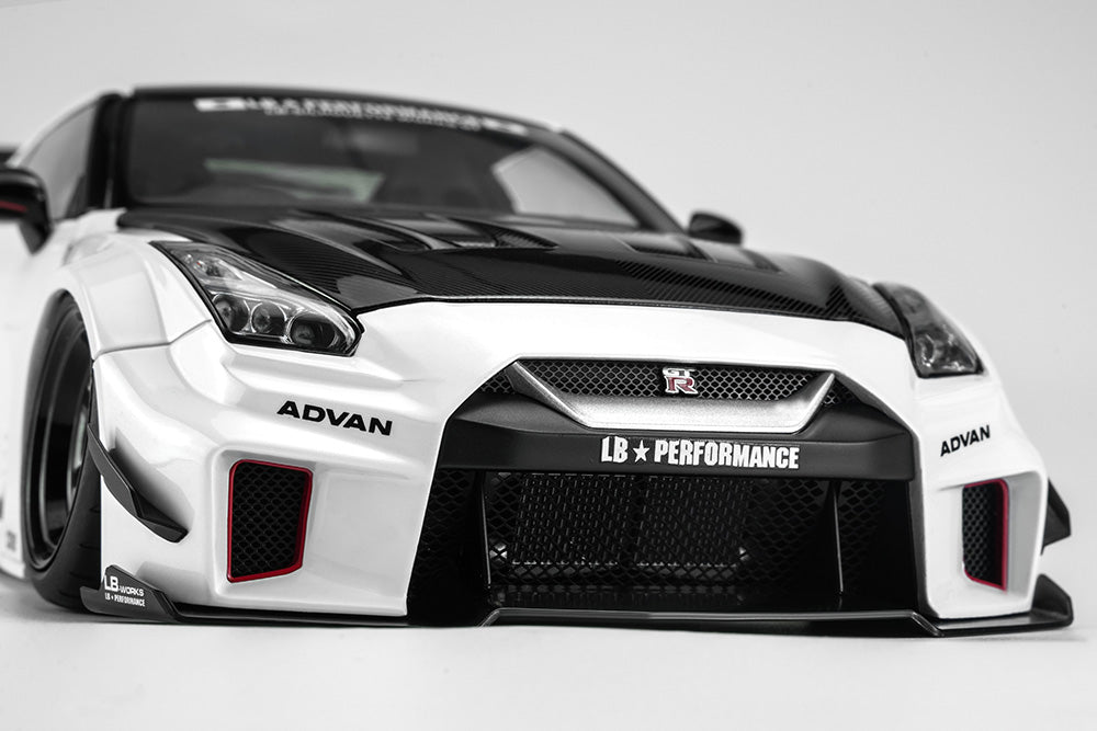 Pre Order 1/18 Motorhelix LB-Silhouette Works GT Nissan 35GT-RR Ver.1 GT-R R35 Full Open Diecast Model