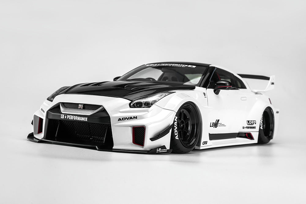 Pre Order 1/18 Motorhelix LB-Silhouette Works GT Nissan 35GT-RR Ver.1 GT-R R35 Full Open Diecast Model