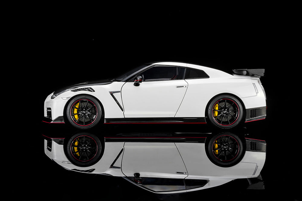 1/18 Motorhelix Nissan Skyline GT-R R35 NISMO Spetial Edition 2022 Black White Full Open Diecast