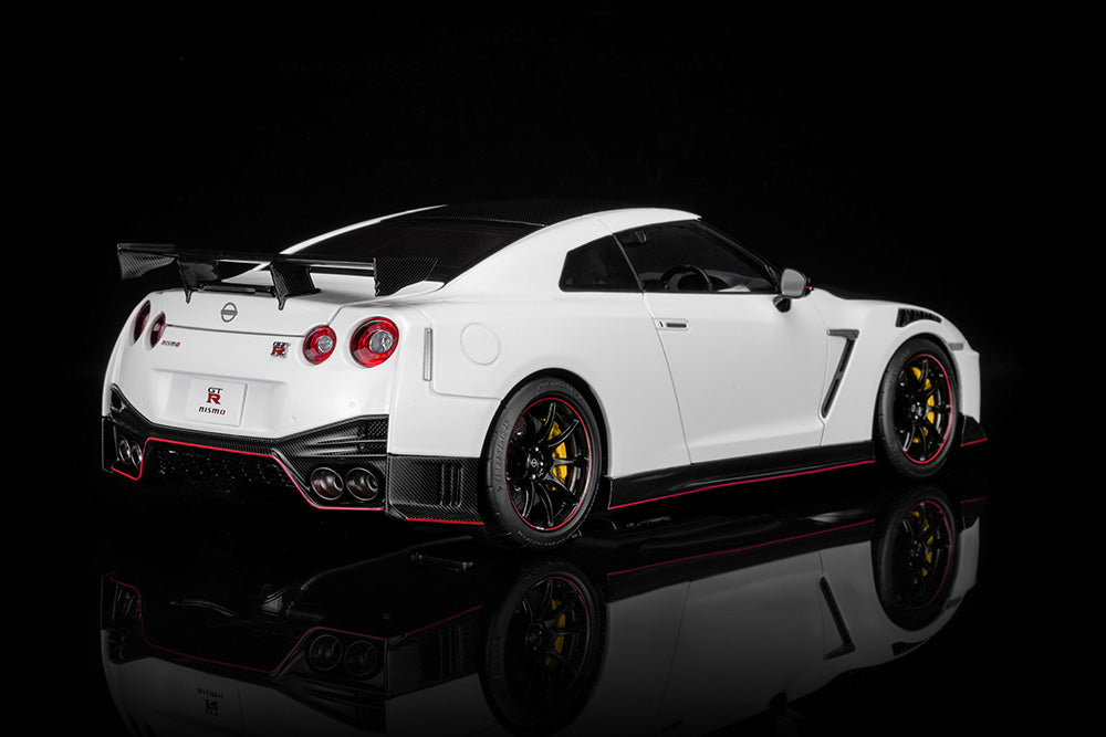 1/18 Motorhelix Nissan Skyline GT-R R35 NISMO Spetial Edition 2022 Black White Full Open Diecast