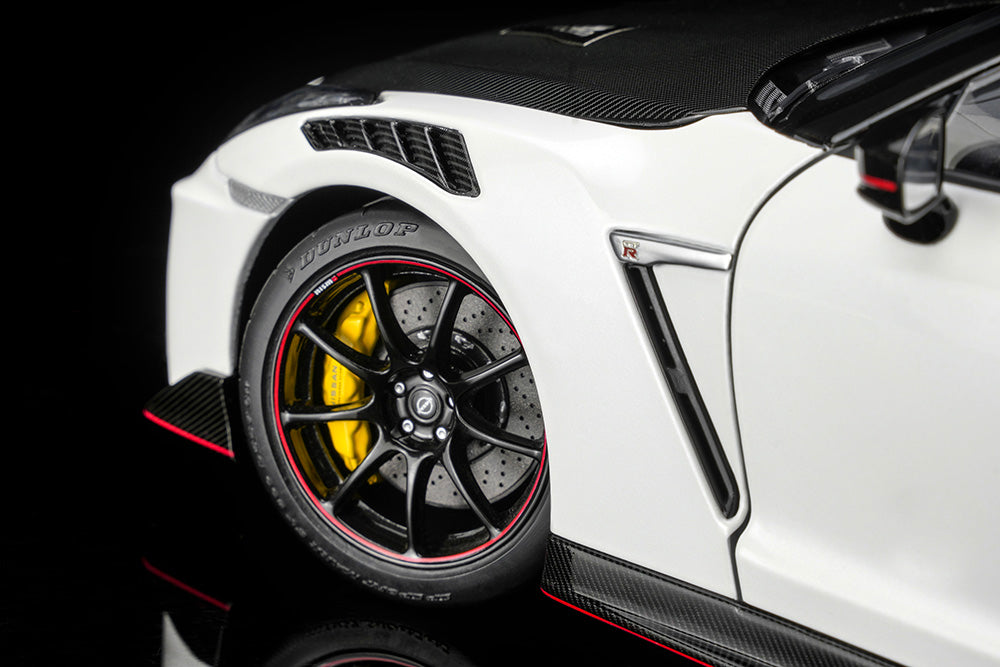 1/18 Motorhelix Nissan Skyline GT-R R35 NISMO Spetial Edition 2022 Black White Full Open Diecast