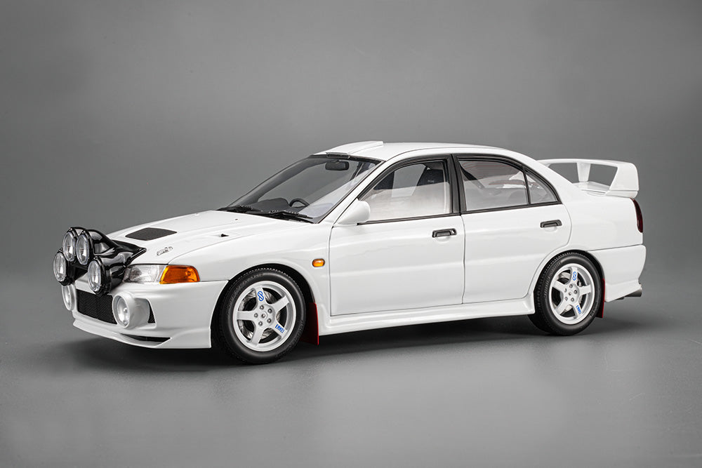 1/18 Motorhelix Mitsubishi Lancer EVO IV 4th GSR White Diecast Full Open w/ Dyno Rally Lamp Pod