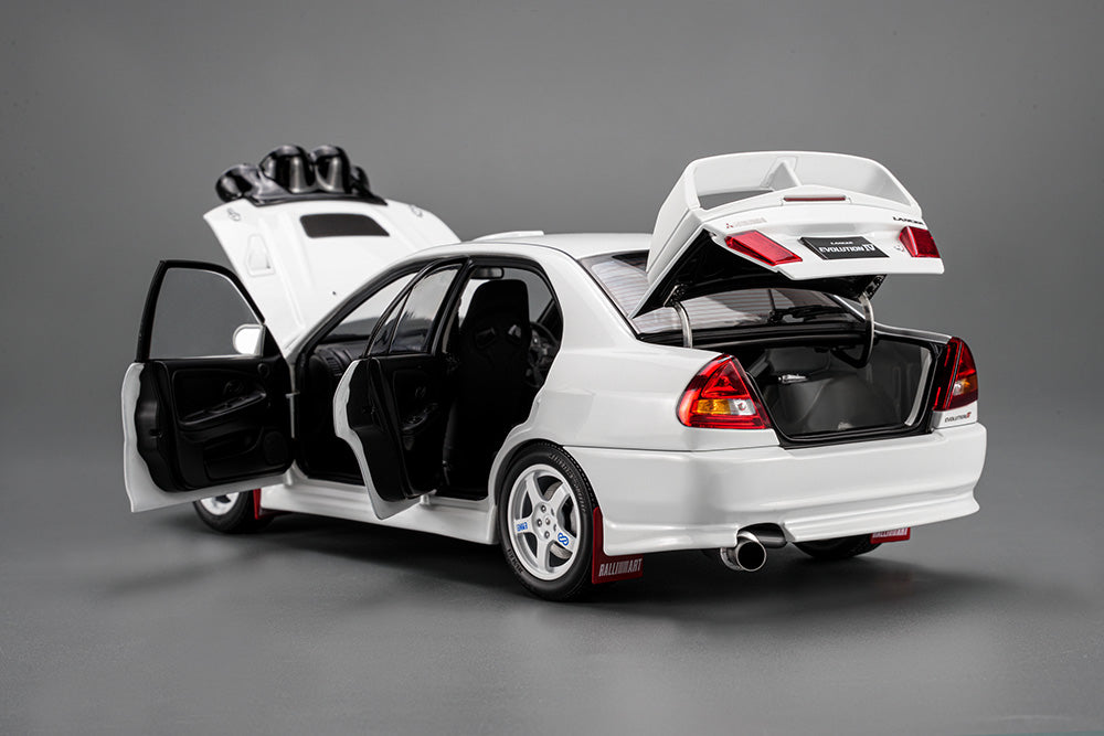 1/18 Motorhelix Mitsubishi Lancer EVO IV 4th GSR White Diecast Full Open w/ Dyno Rally Lamp Pod