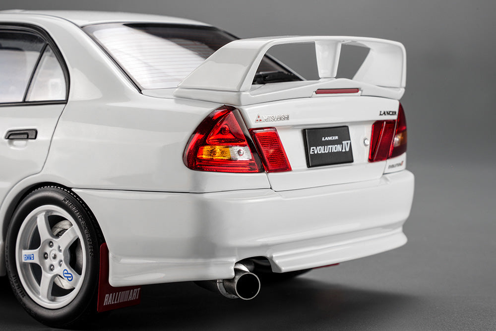 1/18 Motorhelix Mitsubishi Lancer EVO IV 4th GSR White Diecast Full Open w/ Dyno Rally Lamp Pod