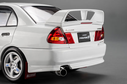 1/18 Motorhelix Mitsubishi Lancer EVO IV 4th GSR White Diecast Full Open w/ Dyno Rally Lamp Pod