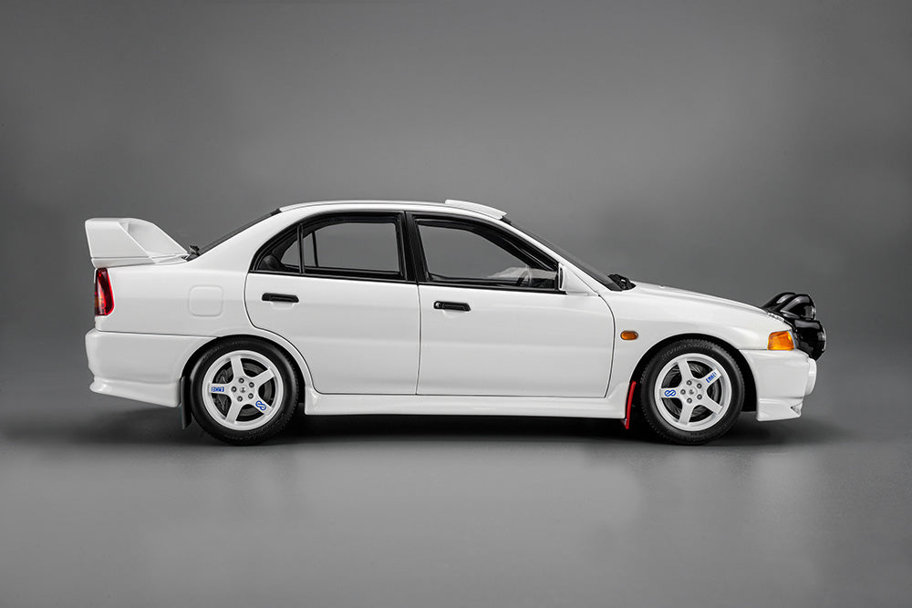 1/18 Motorhelix Mitsubishi Lancer EVO IV 4th GSR White Diecast Full Open w/ Dyno Rally Lamp Pod