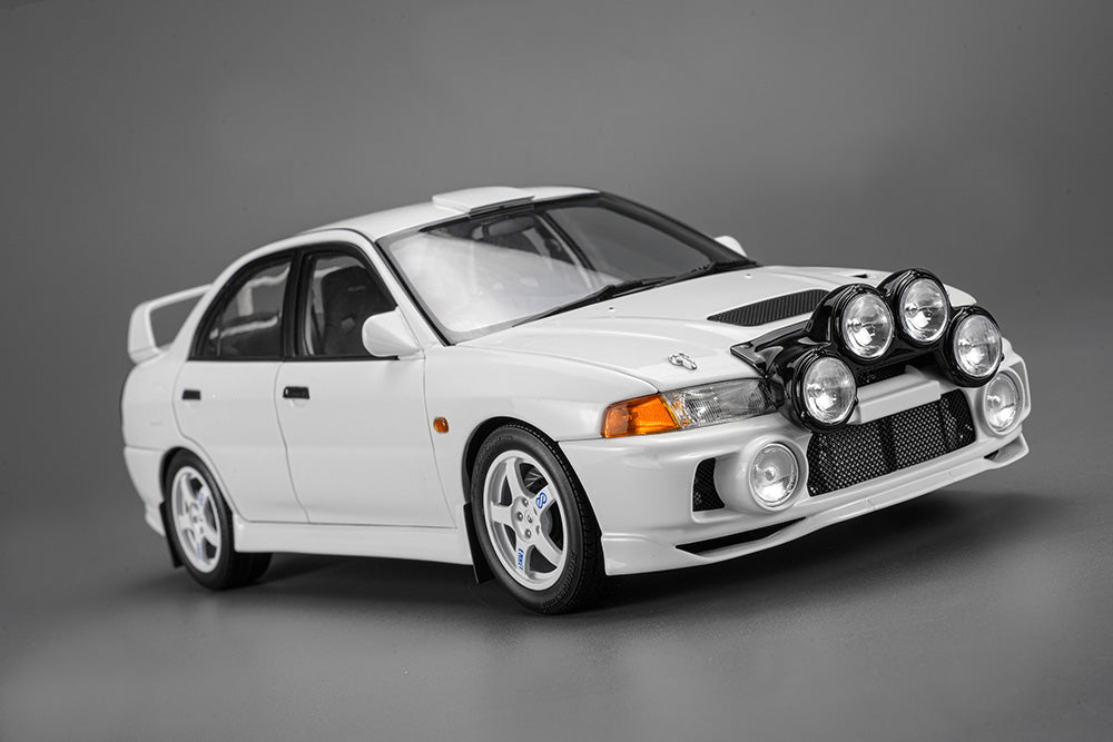 1/18 Motorhelix Mitsubishi Lancer EVO IV 4th GSR White Diecast Full Open w/ Dyno Rally Lamp Pod
