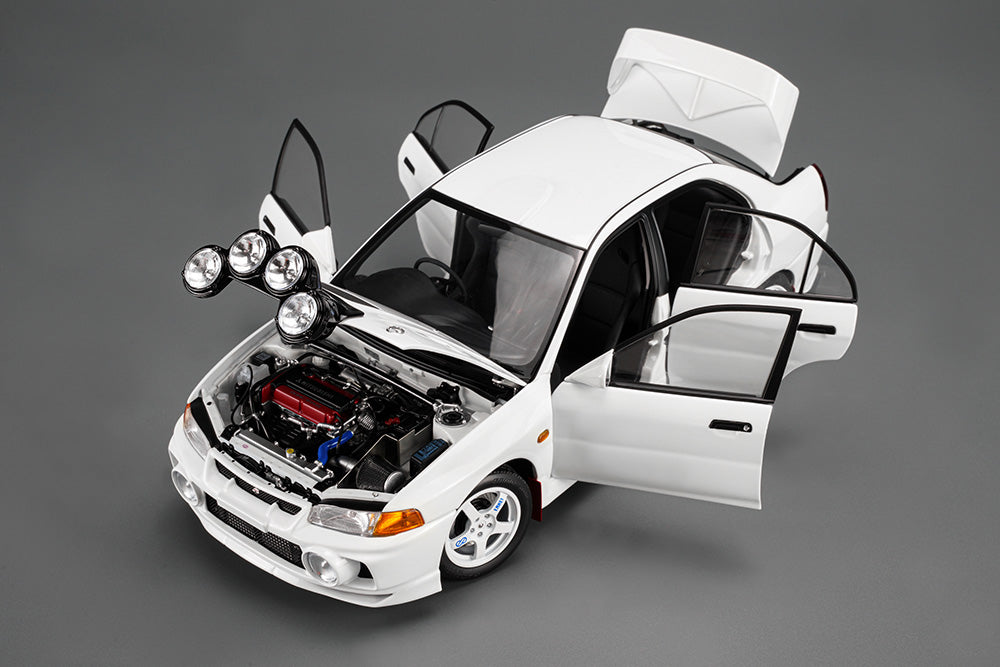 1/18 Motorhelix Mitsubishi Lancer EVO IV 4th GSR White Diecast Full Open w/ Dyno Rally Lamp Pod