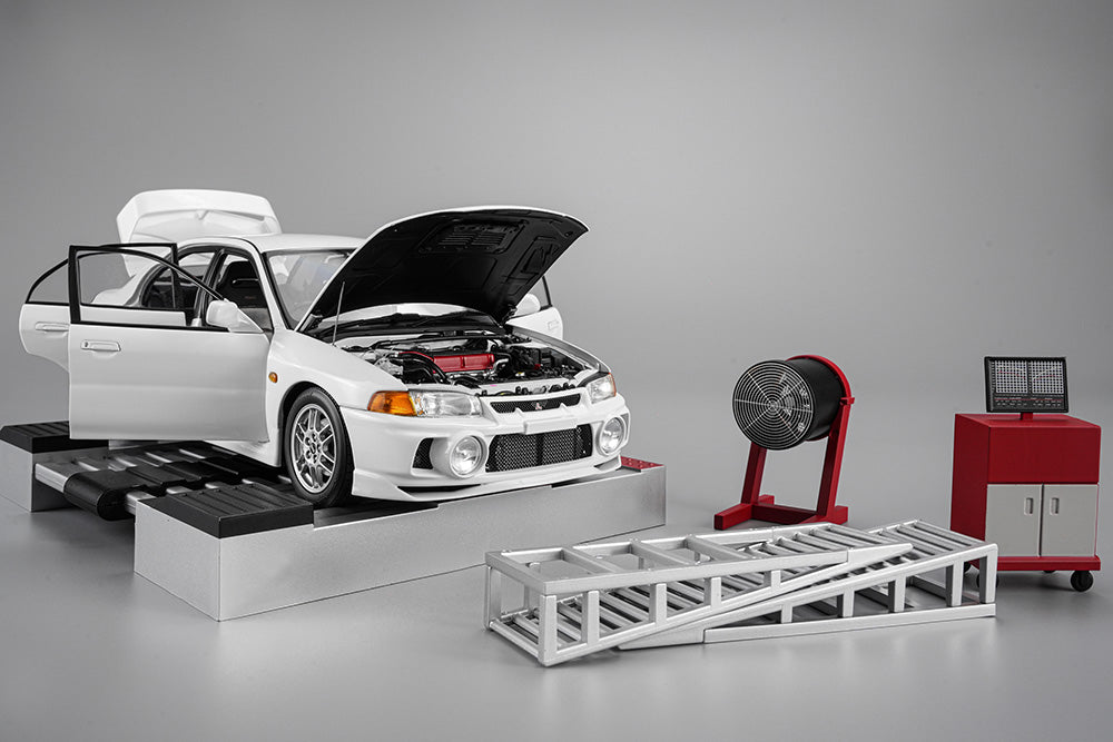 1/18 Motorhelix Mitsubishi Lancer EVO IV 4th GSR White Diecast Full Open w/ Dyno Rally Lamp Pod