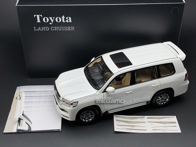 1/18 KengFai Toyota Land Cruiser LC200 2020 4000 VXR V6 White Black Full Open Diecast