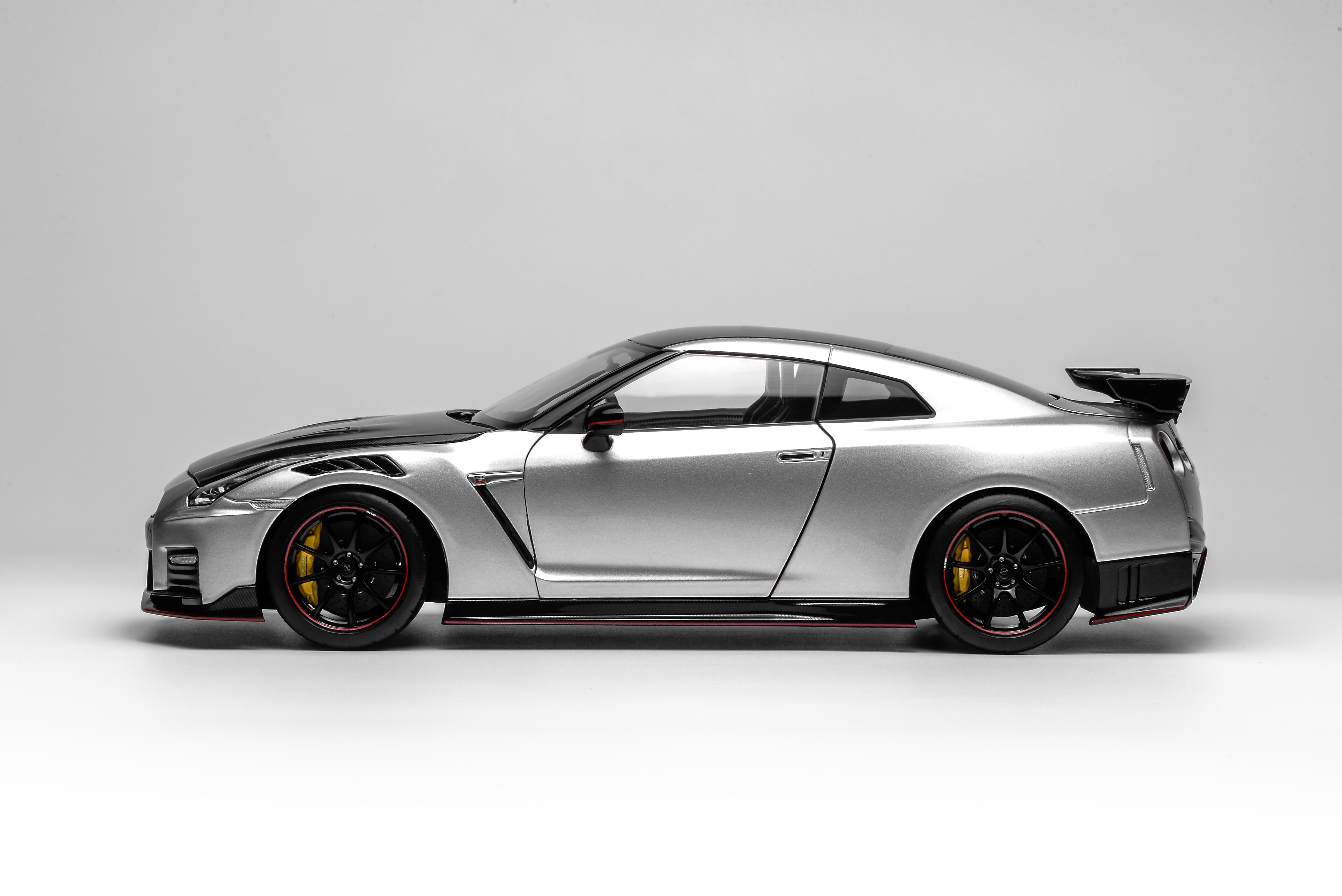 1/18 Motorhelix Nissan Skyline GT-R R35 Nismo Special Edition 2022