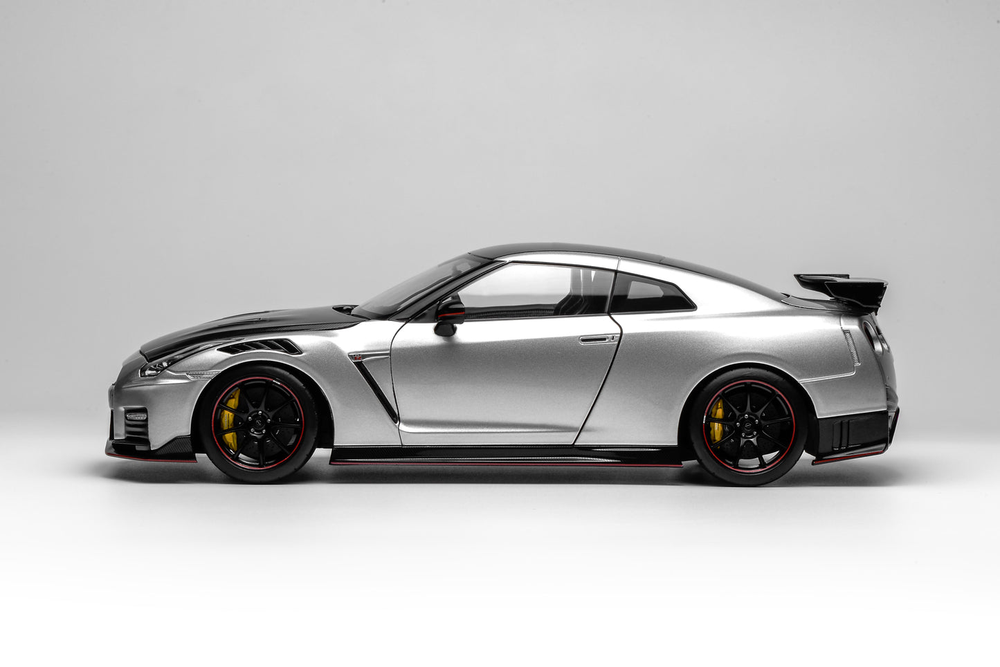 Pre Order 1/18 Motorhelix Nissan Skyline GT-R R35 Nismo Special Edition 2022 Stealth Grey Red Silver Diecast Full Open